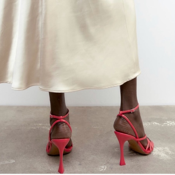 ZARA Coral Red HIGH HEELED
STRAP SANDALS - Picture 6 of 12